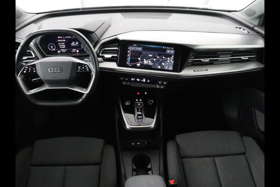 Audi Q4 e-tron 40 Launch edition Advanced 77 kWh | Stoelverwarming | Trekhaak | Adaptive cruise | Camera | Matrix LED | Navigatie | Carplay | Audi Sound | Parkeerhulp