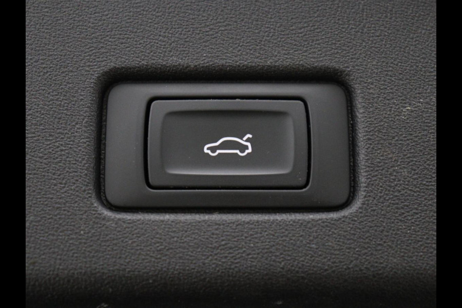 Audi Q4 e-tron 40 Launch edition Advanced 77 kWh | Stoelverwarming | Trekhaak | Adaptive cruise | Camera | Matrix LED | Navigatie | Carplay | Audi Sound | Parkeerhulp