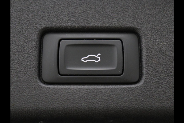 Audi Q4 e-tron 40 Launch edition Advanced 77 kWh | Stoelverwarming | Trekhaak | Adaptive cruise | Camera | Matrix LED | Navigatie | Carplay | Audi Sound | Parkeerhulp