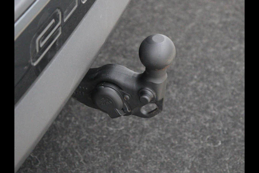 Audi Q4 e-tron 40 Launch edition Advanced 77 kWh | Stoelverwarming | Trekhaak | Adaptive cruise | Camera | Matrix LED | Navigatie | Carplay | Audi Sound | Parkeerhulp