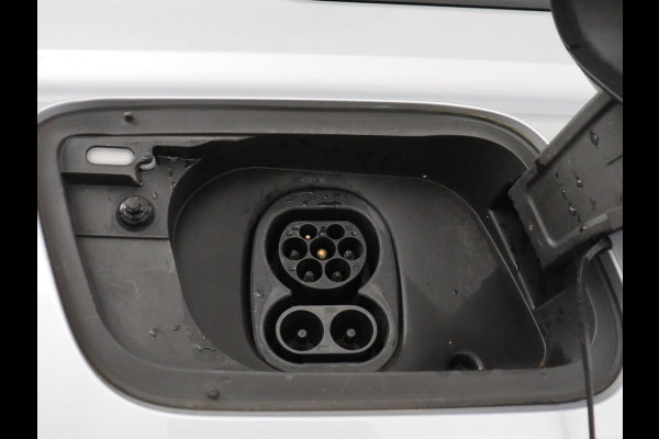 Audi Q4 e-tron 40 Launch edition Advanced 77 kWh | Stoelverwarming | Trekhaak | Adaptive cruise | Camera | Matrix LED | Navigatie | Carplay | Audi Sound | Parkeerhulp