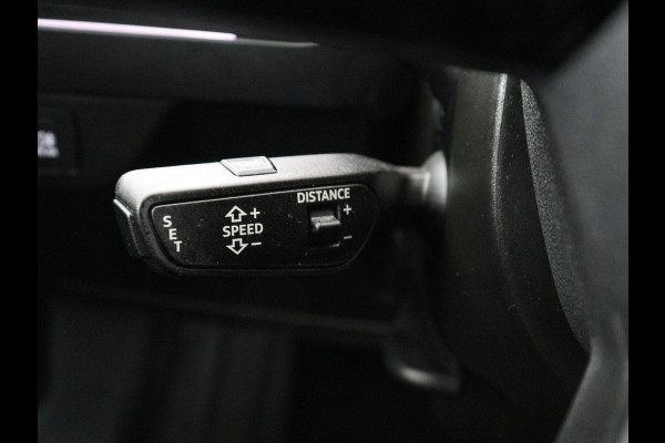 Audi Q4 e-tron 40 Launch edition Advanced 77 kWh | Stoelverwarming | Trekhaak | Adaptive cruise | Camera | Matrix LED | Navigatie | Carplay | Audi Sound | Parkeerhulp