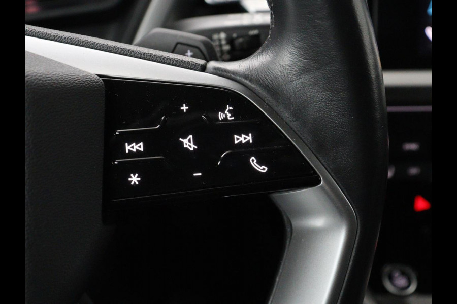 Audi Q4 e-tron 40 Launch edition Advanced 77 kWh | Stoelverwarming | Trekhaak | Adaptive cruise | Camera | Matrix LED | Navigatie | Carplay | Audi Sound | Parkeerhulp