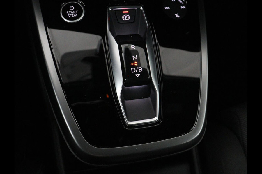 Audi Q4 e-tron 40 Launch edition Advanced 77 kWh | Stoelverwarming | Trekhaak | Adaptive cruise | Camera | Matrix LED | Navigatie | Carplay | Audi Sound | Parkeerhulp