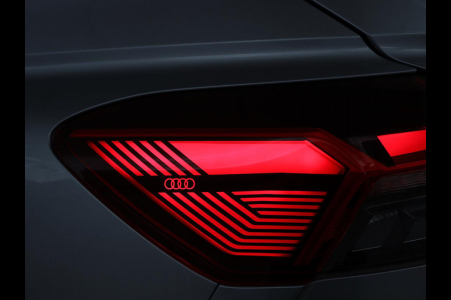 Audi Q4 e-tron 40 Launch edition Advanced 77 kWh | Stoelverwarming | Trekhaak | Adaptive cruise | Camera | Matrix LED | Navigatie | Carplay | Audi Sound | Parkeerhulp