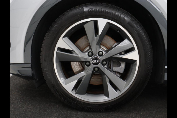 Audi Q4 e-tron 40 Launch edition Advanced 77 kWh | Stoelverwarming | Trekhaak | Adaptive cruise | Camera | Matrix LED | Navigatie | Carplay | Audi Sound | Parkeerhulp