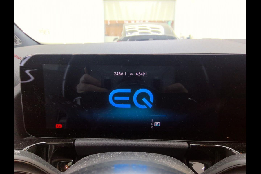 Mercedes-Benz EQA 250 Business Solution AMG 67 kWh Full Options | 42500 km!