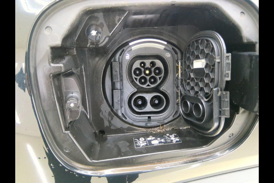 Mercedes-Benz EQA 250 Business Solution AMG 67 kWh Full Options | 42500 km!