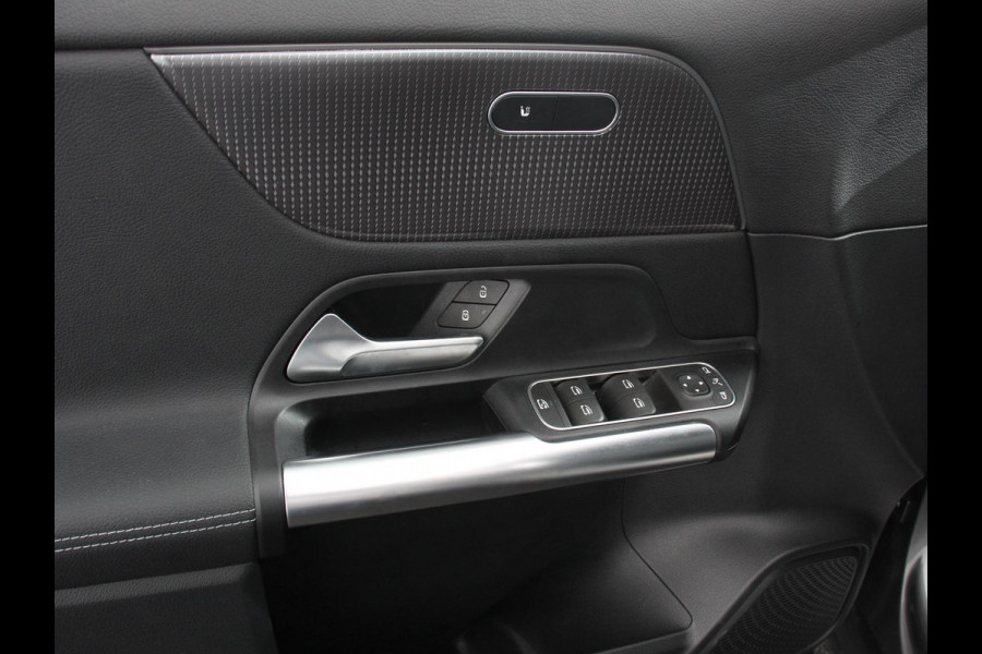 Mercedes-Benz GLA 200 Progressive | Climate control | Parkeersensoren | Apple carplay/ Andriod auto | Verwarmde voorstoelen | LED | Achteruitrijcamera | Adeptive cruise control