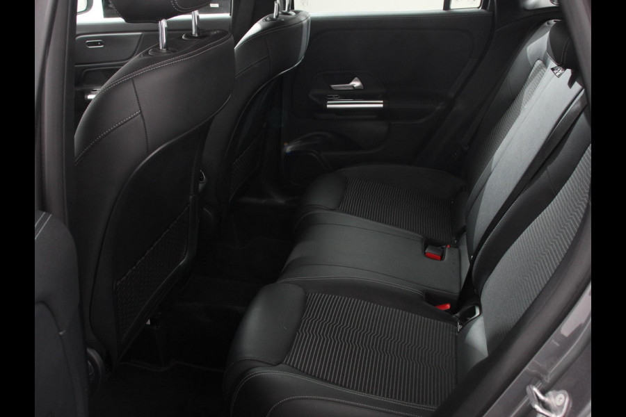 Mercedes-Benz GLA 200 Progressive | Climate control | Parkeersensoren | Apple carplay/ Andriod auto | Verwarmde voorstoelen | LED | Achteruitrijcamera | Adeptive cruise control