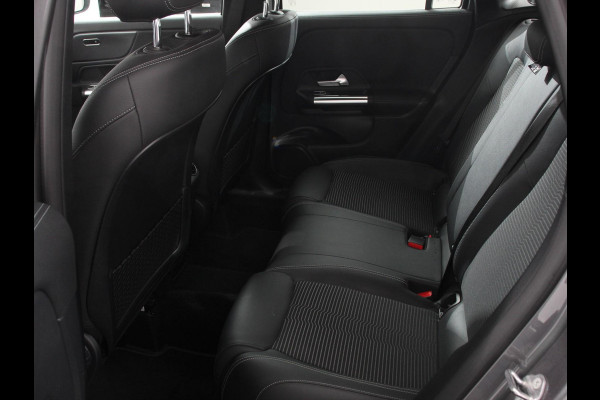 Mercedes-Benz GLA 200 Progressive | Climate control | Parkeersensoren | Apple carplay/ Andriod auto | Verwarmde voorstoelen | LED | Achteruitrijcamera | Adeptive cruise control