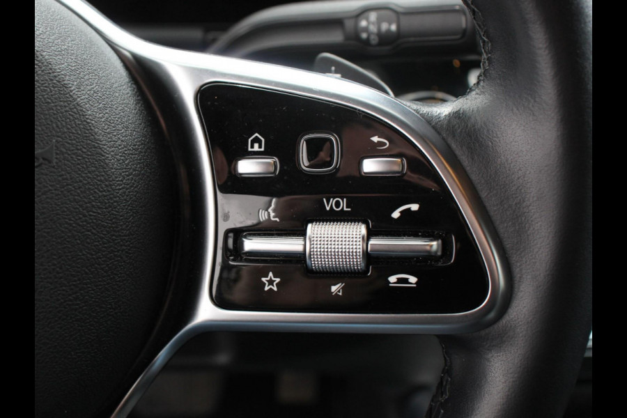 Mercedes-Benz GLA 200 Progressive | Climate control | Parkeersensoren | Apple carplay/ Andriod auto | Verwarmde voorstoelen | LED | Achteruitrijcamera | Adeptive cruise control