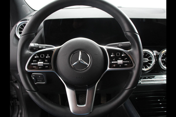 Mercedes-Benz GLA 200 Progressive | Climate control | Parkeersensoren | Apple carplay/ Andriod auto | Verwarmde voorstoelen | LED | Achteruitrijcamera | Adeptive cruise control
