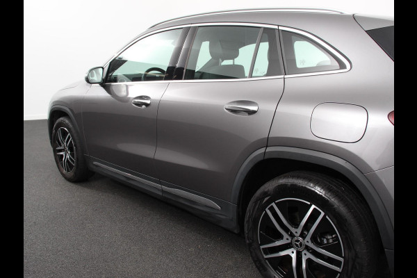 Mercedes-Benz GLA 200 Progressive | Climate control | Parkeersensoren | Apple carplay/ Andriod auto | Verwarmde voorstoelen | LED | Achteruitrijcamera | Adeptive cruise control