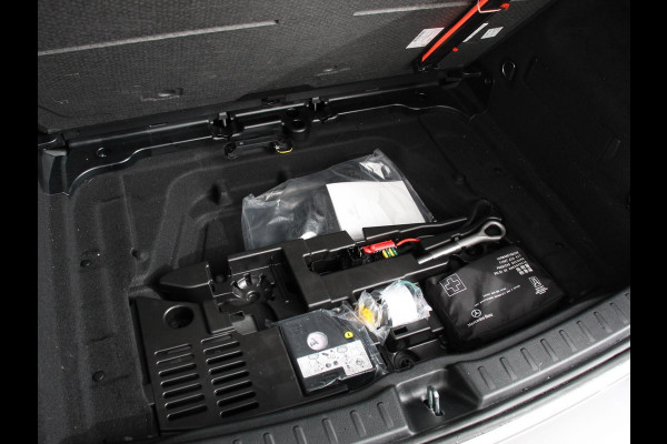 Mercedes-Benz GLA 200 Progressive | Climate control | Parkeersensoren | Apple carplay/ Andriod auto | Verwarmde voorstoelen | LED | Achteruitrijcamera | Adeptive cruise control