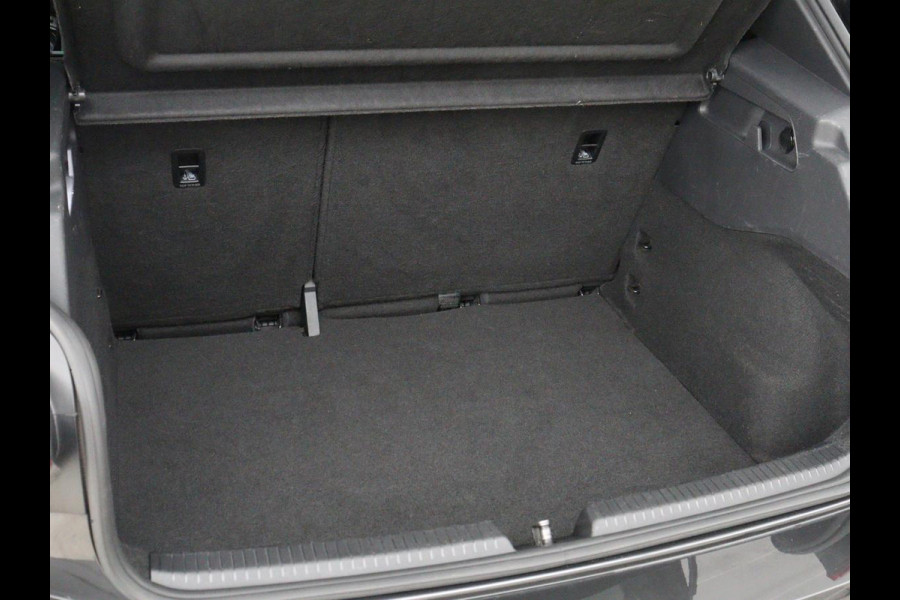 Volkswagen ID.3 Pro 58 kWh | Stoel & stuurverwarming | Sfeerverlichting | Carplay | Navigatie | Adaptive cruise | Parkeerhulp | Full LED