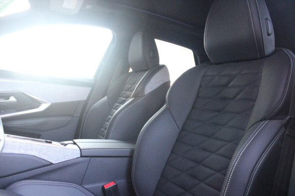Peugeot 3008 1.6 plug-in Hybrid 195 GT **NIEUW** | NAPPA LEDEREN BEKLEDING DONKERGRIJS | PANORAMISCH SCHUIF/KANTEL DAK | FOCAL AUDIO SYSTEM | TREKHAAK MET AFNEEMBARE KOGEL | ELEKTRISCH BEDIENBARE VOORSTOELEN MET GEHEUGEN/MASSAGE FUNCTIE | STOEL VENTILATIE | STOEL/STUUR VERWARMING | NAVIGATIE | DRAADLOZE APPLE CARPLAY/ANDROID AUTO | FULL LED MATRIX KOPLAMPEN | 20" LICHTMETALEN VELGEN | ELEKTRISCH BEDIENBARE ACHTERKLEP | SFEER VERLICHTING | 360° CAMERA | DODEHOEK DETECTIE | KEYLESS ENTRY/START | 7,4KW ONBOARD CHARGER |