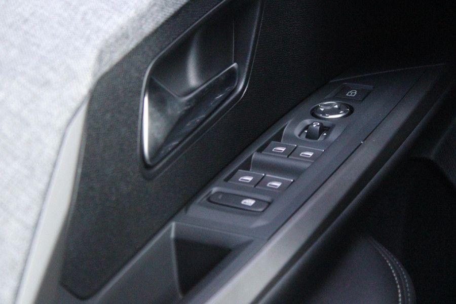Peugeot 3008 1.6 plug-in Hybrid 195 GT **NIEUW** | NAPPA LEDEREN BEKLEDING DONKERGRIJS | PANORAMISCH SCHUIF/KANTEL DAK | FOCAL AUDIO SYSTEM | TREKHAAK MET AFNEEMBARE KOGEL | ELEKTRISCH BEDIENBARE VOORSTOELEN MET GEHEUGEN/MASSAGE FUNCTIE | STOEL VENTILATIE | STOEL/STUUR VERWARMING | NAVIGATIE | DRAADLOZE APPLE CARPLAY/ANDROID AUTO | FULL LED MATRIX KOPLAMPEN | 20" LICHTMETALEN VELGEN | ELEKTRISCH BEDIENBARE ACHTERKLEP | SFEER VERLICHTING | 360° CAMERA | DODEHOEK DETECTIE | KEYLESS ENTRY/START | 7,4KW ONBOARD CHARGER |
