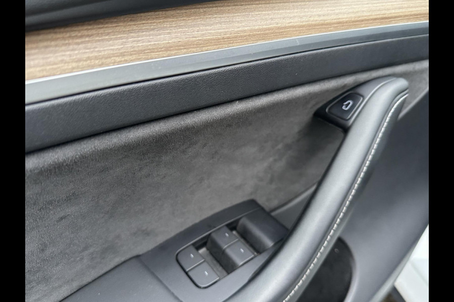 Tesla Model Y Long Range AWD 75 kWh SOH 96% | AUTOPILOT|  TESLA GARANTIE OP DE HOOGVOLTACCU EN AANDRIJFLIJN TOT 2030 of 192.000KM | STOEL + STUURVERWARMING| ACHTERBANK VERWARMD