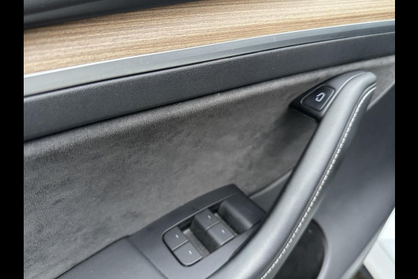 Tesla Model Y Long Range AWD 75 kWh SOH 96% | AUTOPILOT|  TESLA GARANTIE OP DE HOOGVOLTACCU EN AANDRIJFLIJN TOT 2030 of 192.000KM | STOEL + STUURVERWARMING| ACHTERBANK VERWARMD