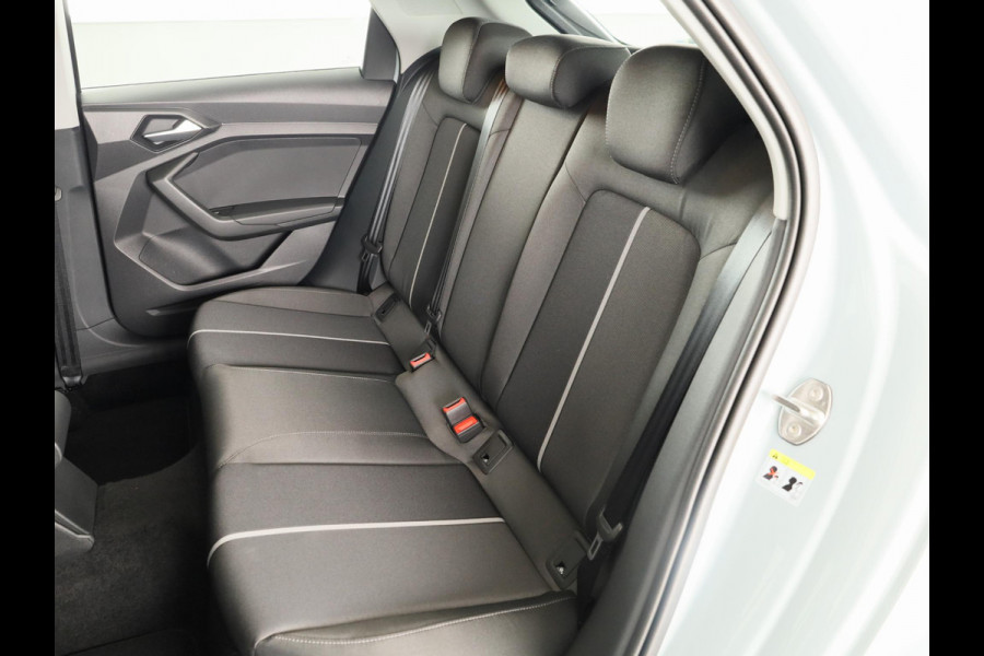 Audi A1 Sportback Advanced edition 25 TFSI 95 PK | Buitenspiegels elektrisch inklapbaar | Apple carplay | Dak in contrastkleur | 17'' lm velgen |