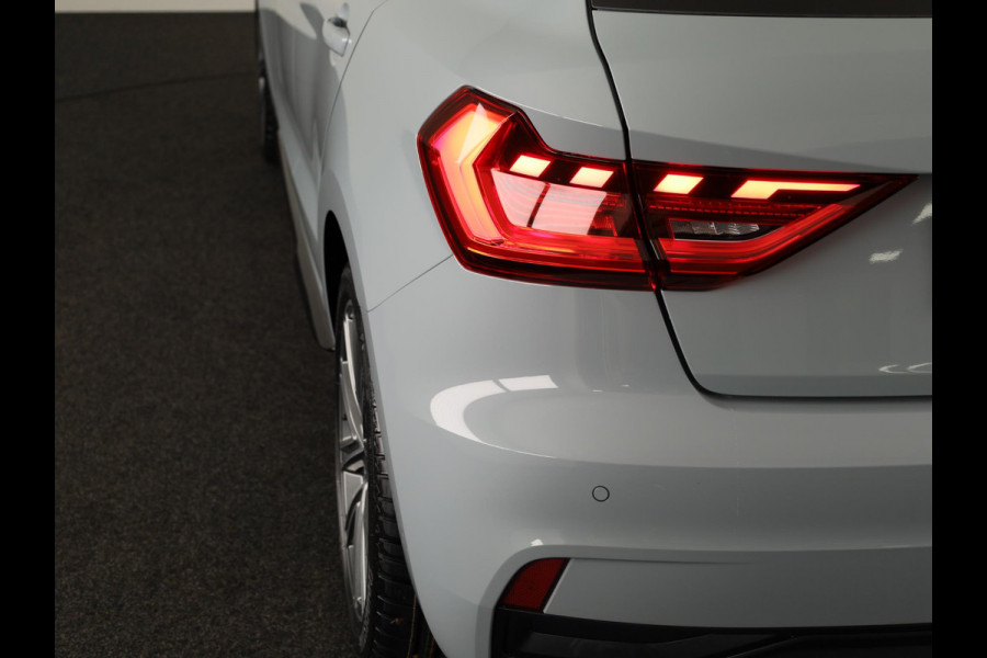 Audi A1 Sportback Advanced edition 25 TFSI 95 PK | Buitenspiegels elektrisch inklapbaar | Apple carplay | Dak in contrastkleur | 17'' lm velgen |