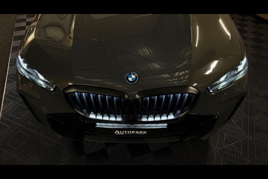 BMW X5 XDrive50e M-SPORT|PANO|BOWERS &WILKINS|SOFTCLOSE|LUCHTVERING|360 CAM|HUD|KEYLESS|MEMORY SEATS|FABRIEKSGARANTIE|BOMVOL!