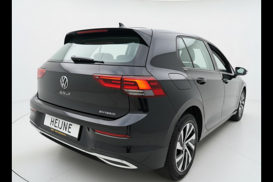 Volkswagen Golf 1.4 eHybrid 204PK DSG STYLE CAMERA/ALCANTARA/CARPLAY