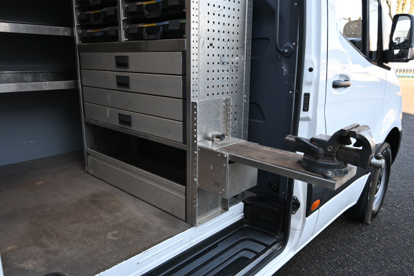 Mercedes-Benz Sprinter 317 CDI L2H2 Werkplaats inrichting, Geveerde stoel, Standkachel