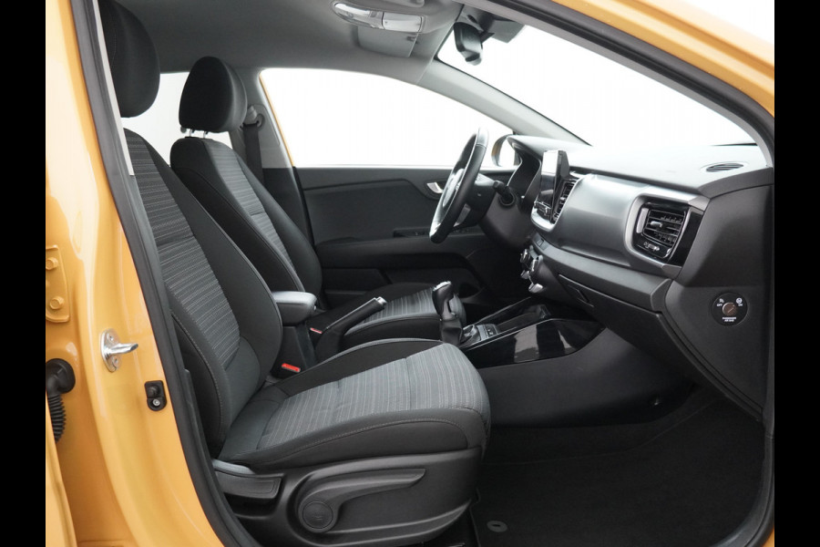 Kia Stonic 1.0 T-GDi MHEV DynamicPlusLine - Stoel/Stuurverwarming - Lichtmetalen Velgen - Navigatie - LED Koplampen - Cruise Control - Fabrieksgarantie Tot 2031