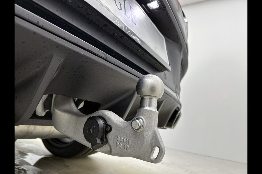 Mercedes-Benz GLE Coupé AMG 53 Hybrid 4MATIC+ Night Edition Premium Plus | Adaptieve demping | Trekhaak | Stoelverwarming achter | Remklauwen in rood | Winterpakket | 22 inch AMG velgen | Stoelventilatie voor | Rijassistentiepakket | Burmester® 3D sound systeem |