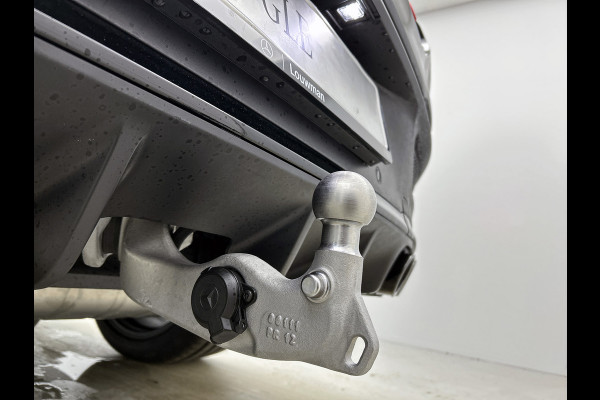 Mercedes-Benz GLE Coupé AMG 53 Hybrid 4MATIC+ Night Edition Premium Plus | Adaptieve demping | Trekhaak | Stoelverwarming achter | Remklauwen in rood | Winterpakket | 22 inch AMG velgen | Stoelventilatie voor | Rijassistentiepakket | Burmester® 3D sound systeem |