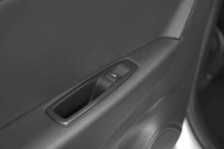 Renault Captur TCe 150 EDC Intens | Trekhaak | Navigatie | Parkeersensoren