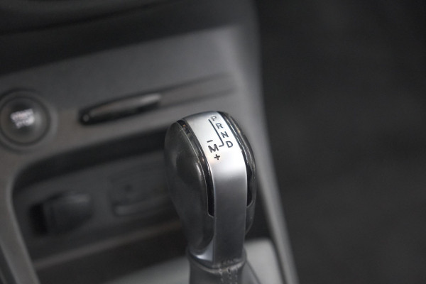 Renault Captur TCe 150 EDC Intens | Trekhaak | Navigatie | Parkeersensoren