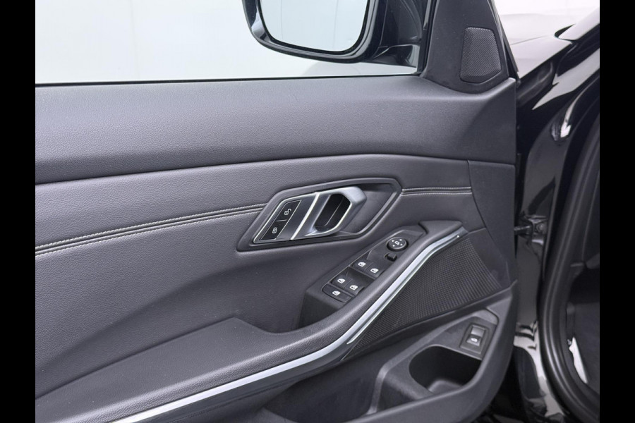 BMW 3 Serie Touring 318i High Executive Edition M Sport | Afneembare trekhaak | Stoelverwarming | Origineel Nederlands geleverd (NAP) | Rijklaar geleverd incl. 12 maanden BOVAG-garantie