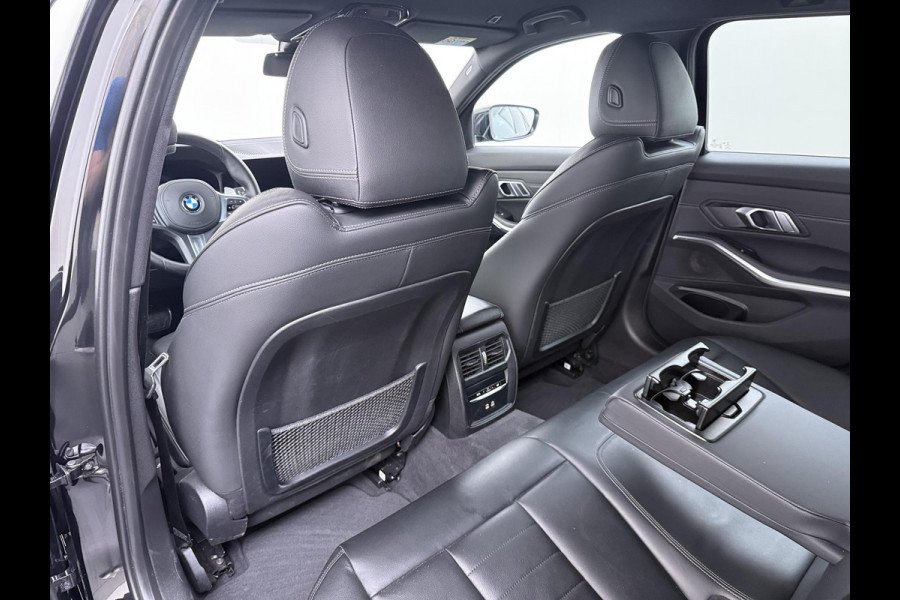 BMW 3 Serie Touring 318i High Executive Edition M Sport | Afneembare trekhaak | Stoelverwarming | Origineel Nederlands geleverd (NAP) | Rijklaar geleverd incl. 12 maanden BOVAG-garantie