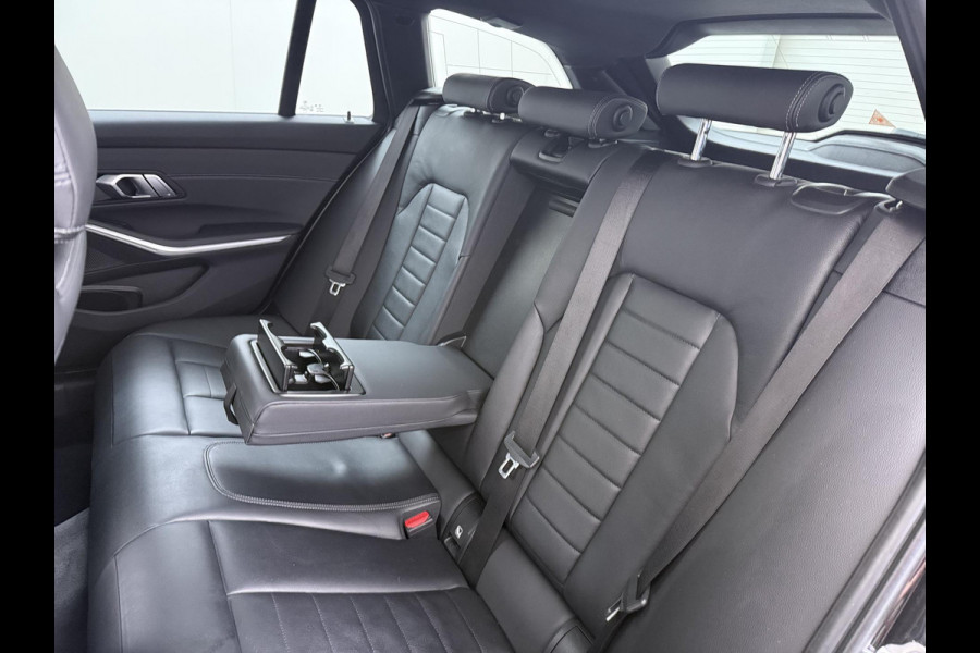 BMW 3 Serie Touring 318i High Executive Edition M Sport | Afneembare trekhaak | Stoelverwarming | Origineel Nederlands geleverd (NAP) | Rijklaar geleverd incl. 12 maanden BOVAG-garantie