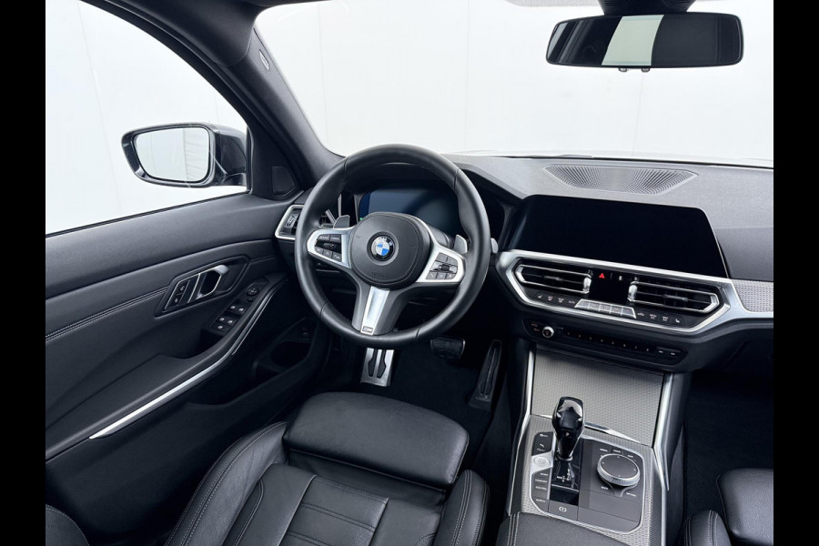 BMW 3 Serie Touring 318i High Executive Edition M Sport | Afneembare trekhaak | Stoelverwarming | Origineel Nederlands geleverd (NAP) | Rijklaar geleverd incl. 12 maanden BOVAG-garantie