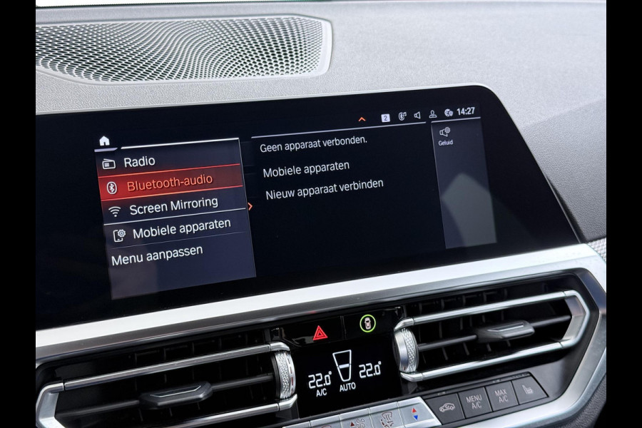 BMW 3 Serie Touring 318i High Executive Edition M Sport | Afneembare trekhaak | Stoelverwarming | Origineel Nederlands geleverd (NAP) | Rijklaar geleverd incl. 12 maanden BOVAG-garantie