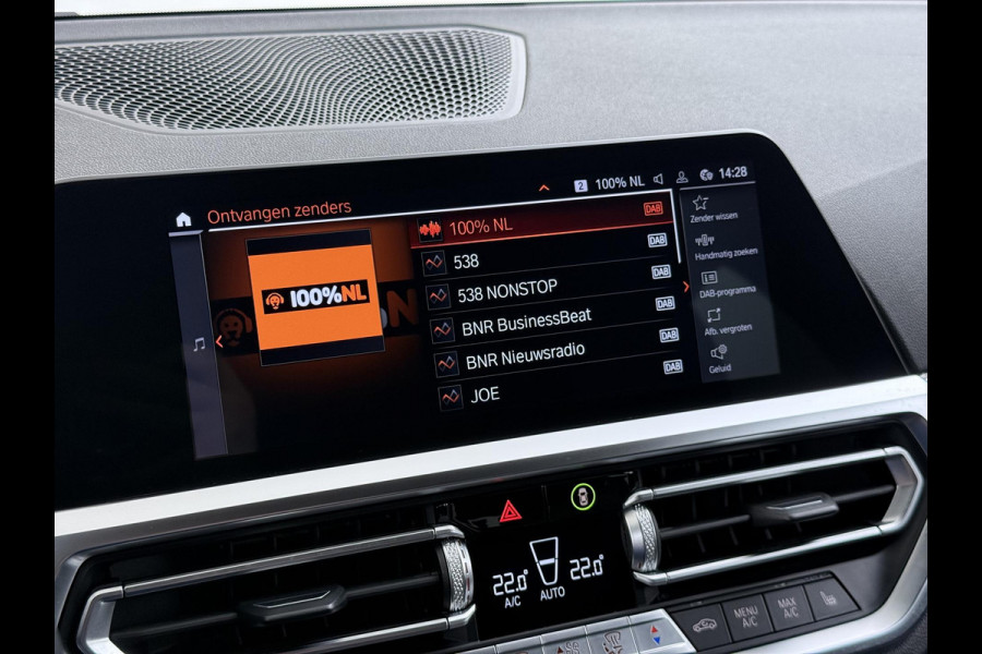 BMW 3 Serie Touring 318i High Executive Edition M Sport | Afneembare trekhaak | Stoelverwarming | Origineel Nederlands geleverd (NAP) | Rijklaar geleverd incl. 12 maanden BOVAG-garantie