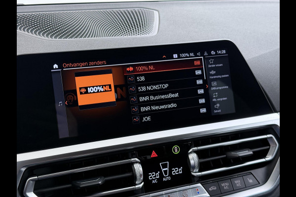 BMW 3 Serie Touring 318i High Executive Edition M Sport | Afneembare trekhaak | Stoelverwarming | Origineel Nederlands geleverd (NAP) | Rijklaar geleverd incl. 12 maanden BOVAG-garantie