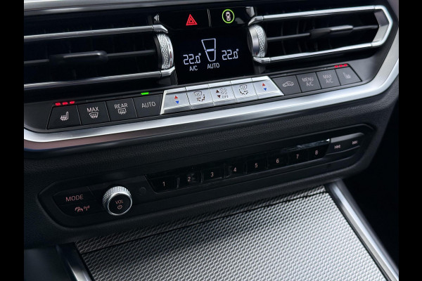 BMW 3 Serie Touring 318i High Executive Edition M Sport | Afneembare trekhaak | Stoelverwarming | Origineel Nederlands geleverd (NAP) | Rijklaar geleverd incl. 12 maanden BOVAG-garantie