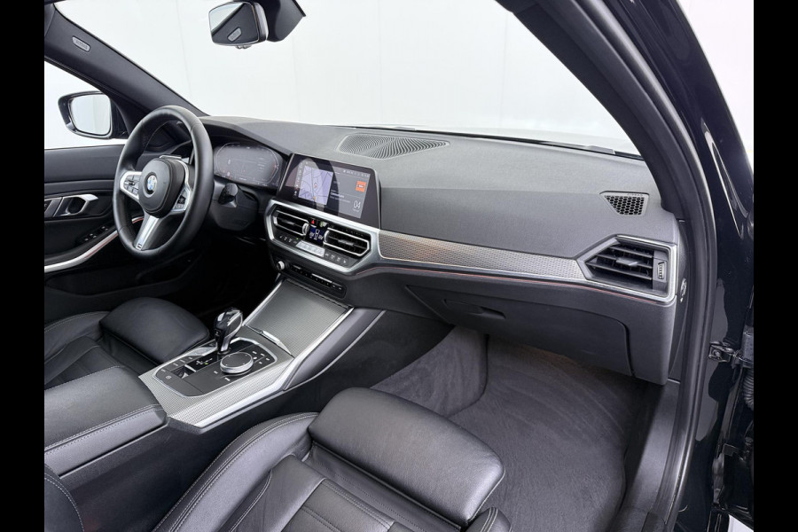 BMW 3 Serie Touring 318i High Executive Edition M Sport | Afneembare trekhaak | Stoelverwarming | Origineel Nederlands geleverd (NAP) | Rijklaar geleverd incl. 12 maanden BOVAG-garantie