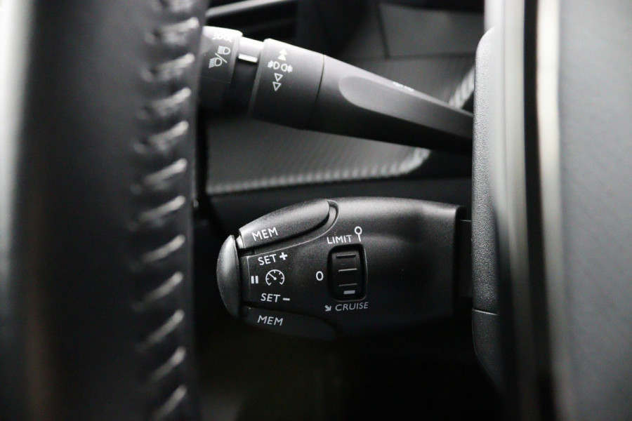 Peugeot e-2008 EV 50 kWh*3FASE*3D-COCKPIT*NAVI*ECC*CAM*CARPLAY*