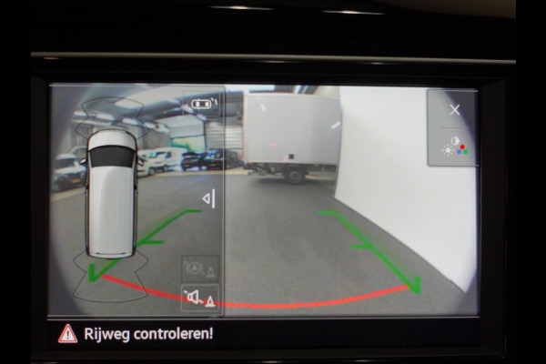 Volkswagen Transporter 2.0 TDI L2 Dubbele Cabine Automaat Highline Airco Cruise control Camera Apple Carplay/Android Auto