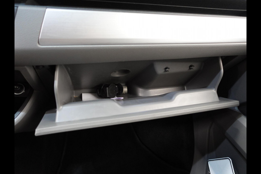 Volkswagen Transporter 2.0 TDI L2 Dubbele Cabine Automaat Highline Airco Cruise control Camera Apple Carplay/Android Auto