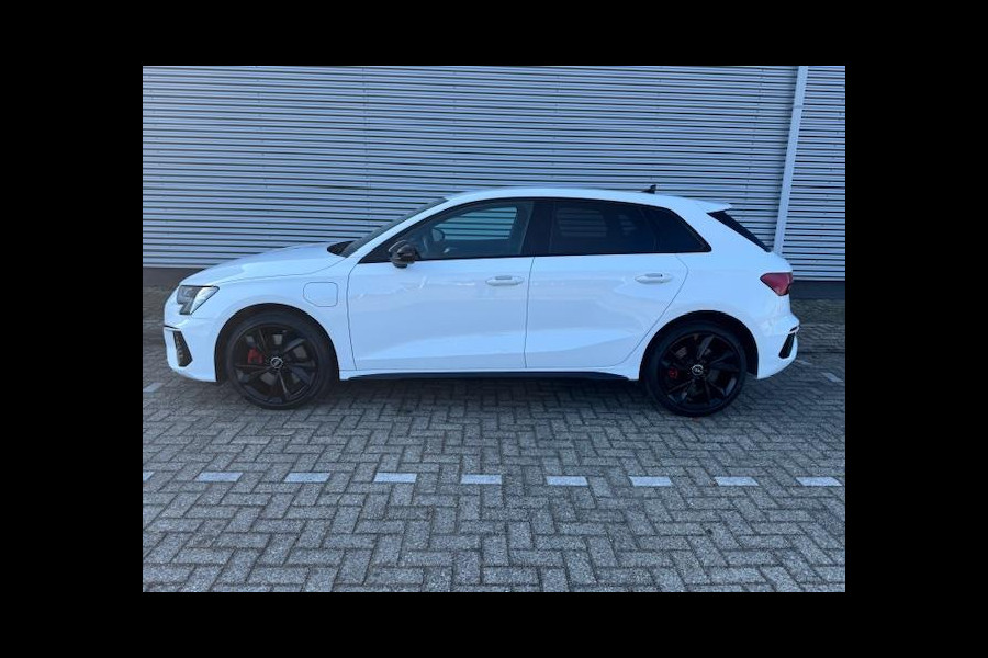 Audi A3 Sportback 45 TFSI e S Black edition Competition,Stoelverwarming,Carplay,Sportstoelen,