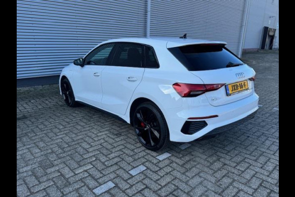 Audi A3 Sportback 45 TFSI e S Black edition Competition,Stoelverwarming,Carplay,Sportstoelen,