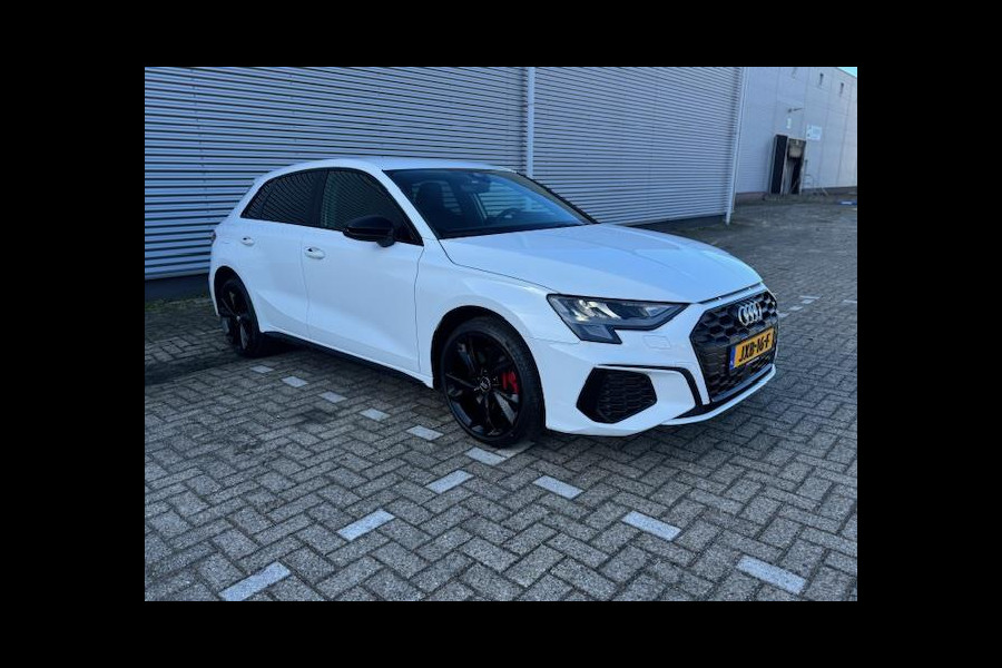 Audi A3 Sportback 45 TFSI e S Black edition Competition,Stoelverwarming,Carplay,Sportstoelen,