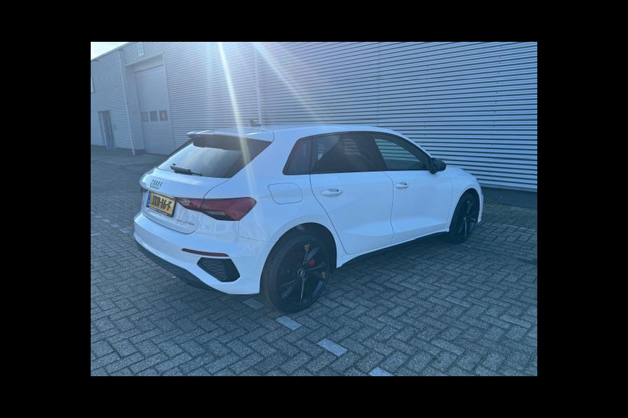 Audi A3 Sportback 45 TFSI e S Black edition Competition,Stoelverwarming,Carplay,Sportstoelen,